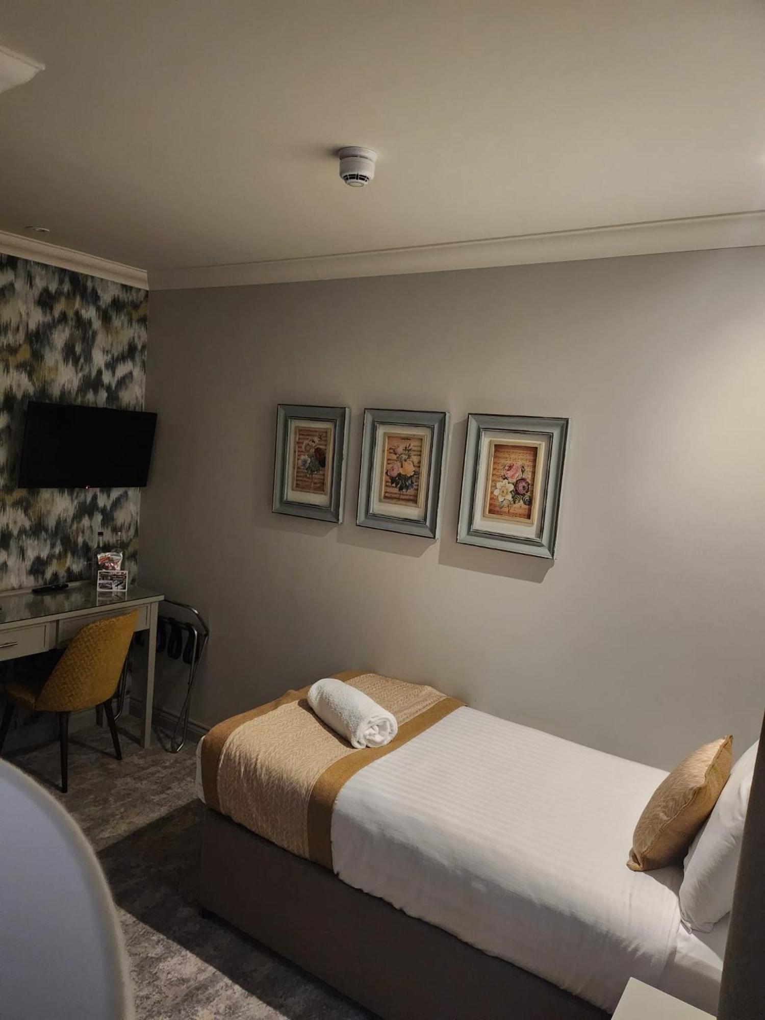 Caledonian Hotel Нюкасъл ъпон Тайн Екстериор снимка